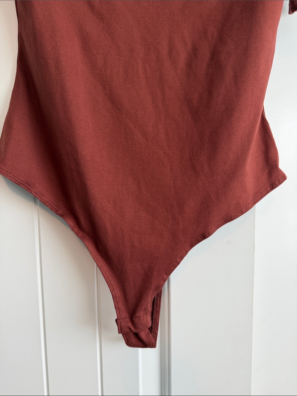 H&M Scoop Neck Rust-Brown Short Sleeve Bodysuit - Picture 3 of 6